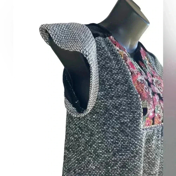 THML Women's black Embroidered Floral Flutter Sleeve
Dress velvet shoulders XS - Picture 6 of 8